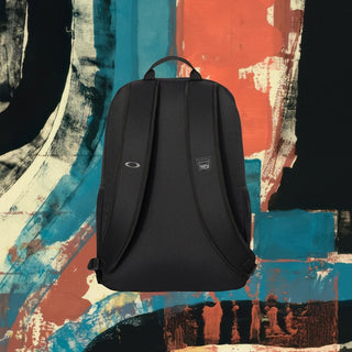 My Store H2Elite 22L Method 360 Ellipse black backpack with ergonomic shoulder straps against an abstract background.